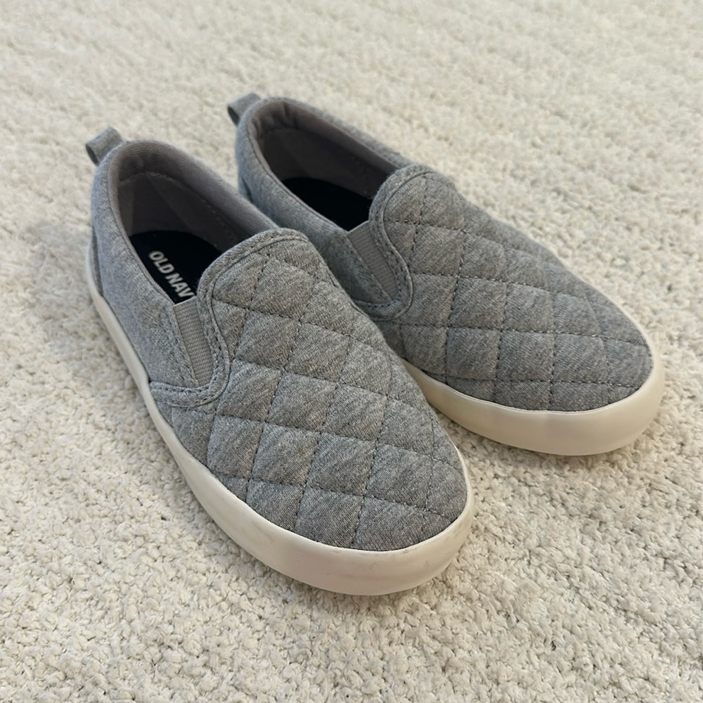 Old navy kids toddler size 9 grey slip ons
